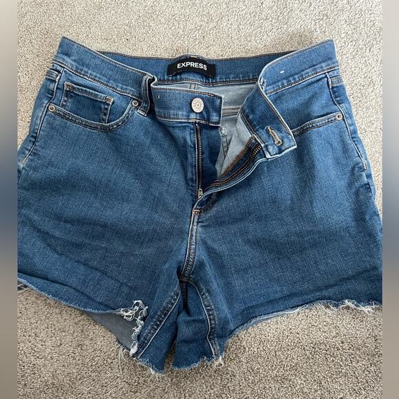 Express medium wash cut off frayed “midi” mid rise shorts size 12 - Picture 3 of 7